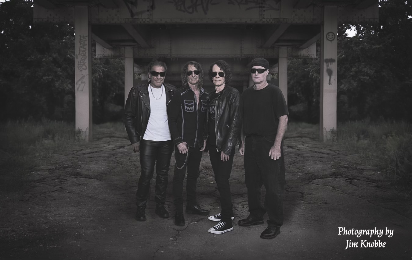 Band photo 44