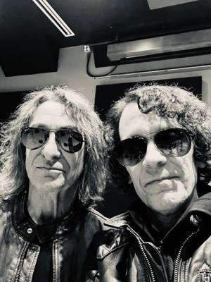 Band photo 60